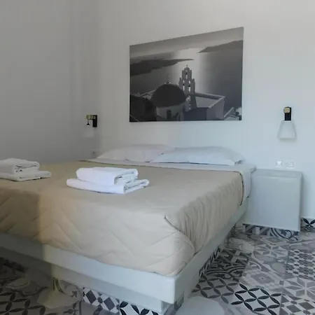 Urban Rooms- 10min Walk To Capital * Fira (Santorini)